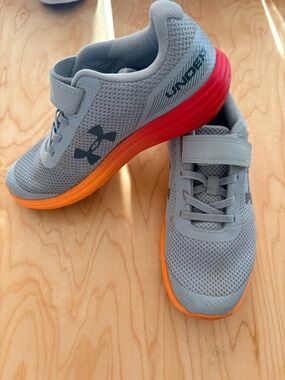 Under Armour Kids Light Gray Mesh Sneakers with Orange and Red Gradient Sole